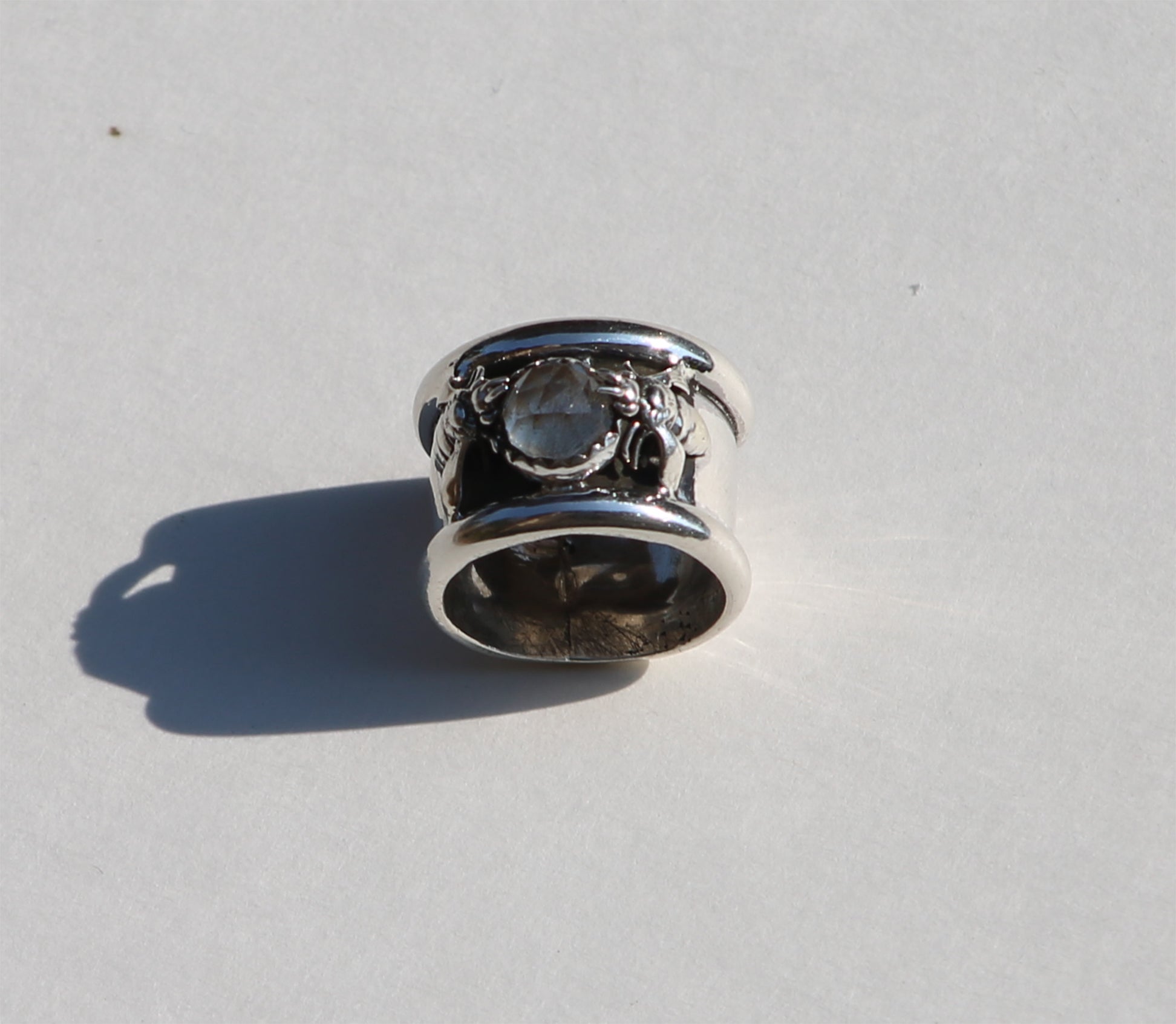 QUARTZ BEE RING